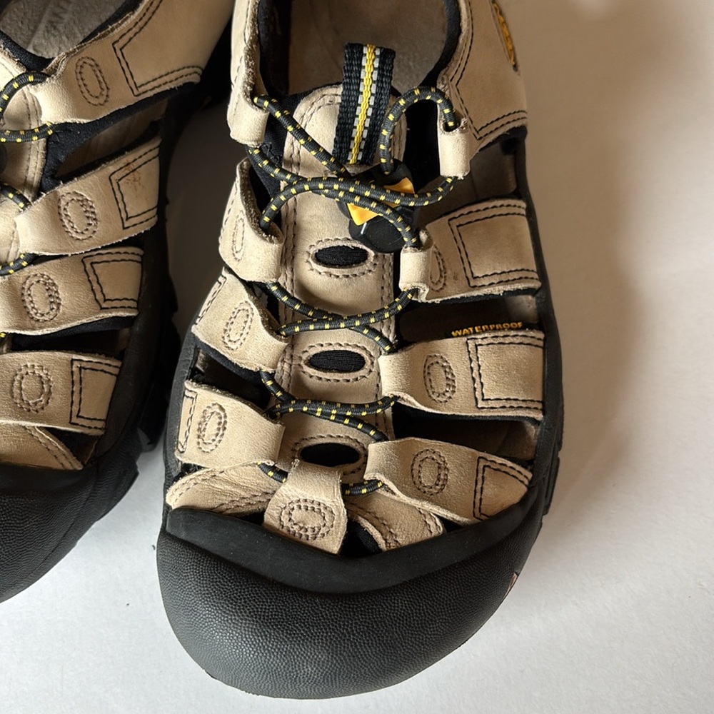 Keen Beige and Black Hiking/Water Shoes - Picture 2 of 7